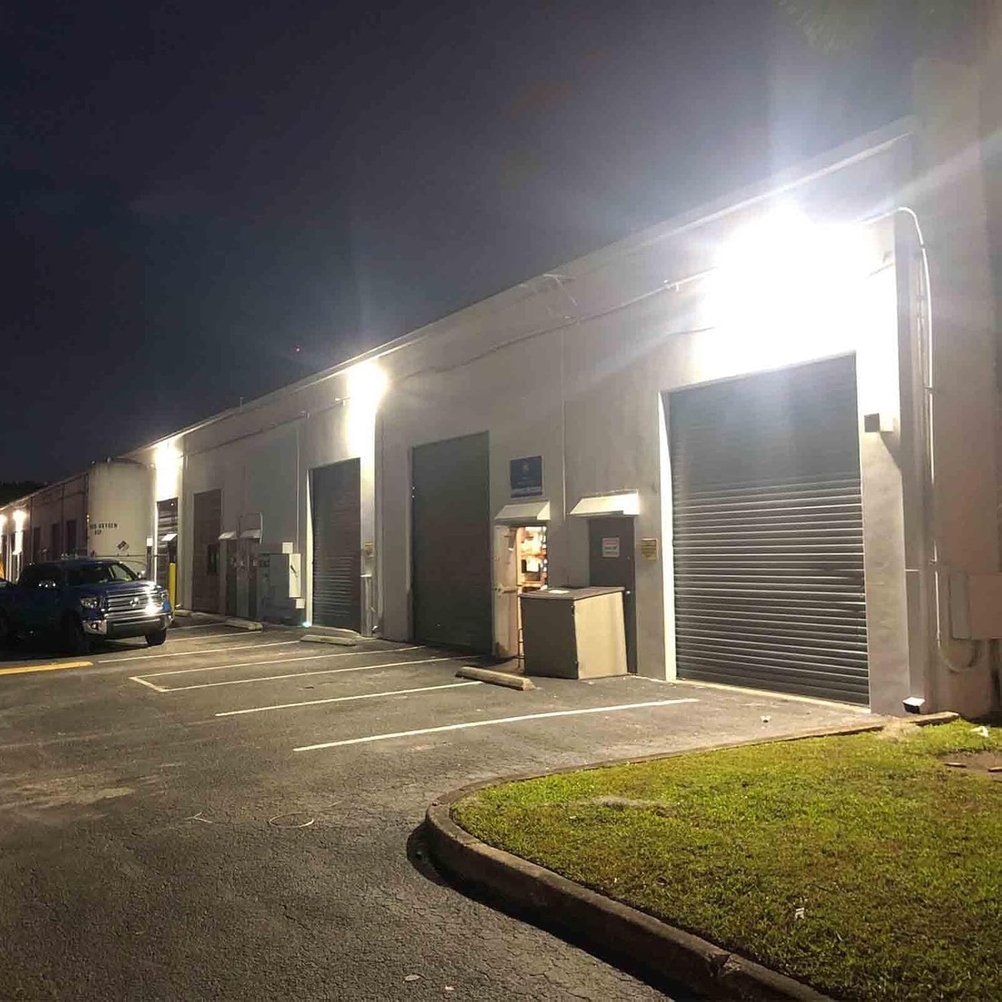 60W LED Wallpack, Selectable Wattage & CCT, 5600-8400LM, 120-277V, UL/DLC Listed - Lumens Depot